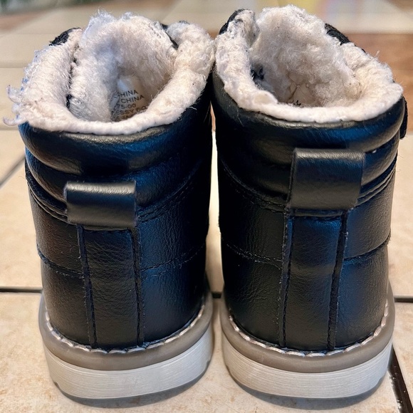 Old Navy Toddler Baby Boy Black Boots with Faux Fur inside size 6 - Picture 5 of 6